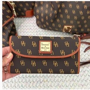 Gretta signature continental clutch wallet